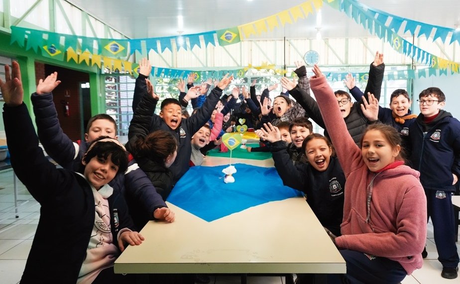 Escola Dona Augusta veste as cores do Brasil e vive o espírito da Copa do Mundo