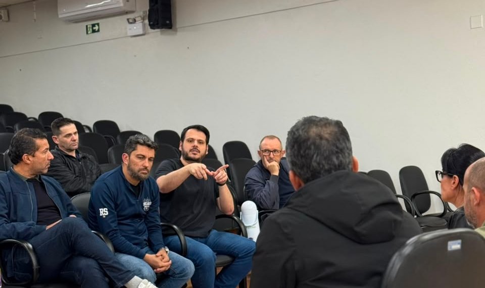 Representantes da Corsan esclarecem dúvidas sobre obras e qualidade da água em reunião com vereadores