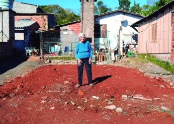 Após incêndio no Dia das Mães, família faz rifa para reconstruir casa de idosa no bairro Aurora
