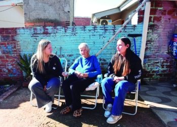 Após incêndio no Dia das Mães, família faz rifa para reconstruir casa de idosa no bairro Aurora