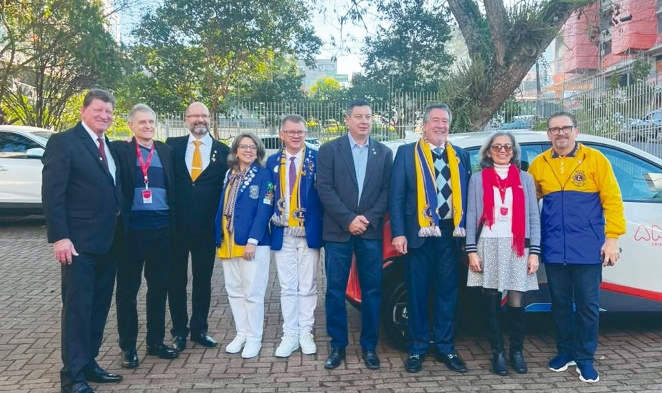 Lions Clubes doam veículo elétrico para transporte de crianças em tratamento contra o câncer