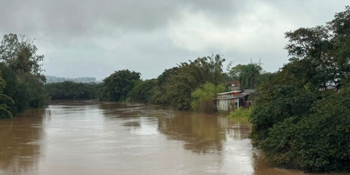 Acúmulo de chuva nos próximos 10 dias não deve ultrapassar 60mm; Defesa Civil segue em alerta