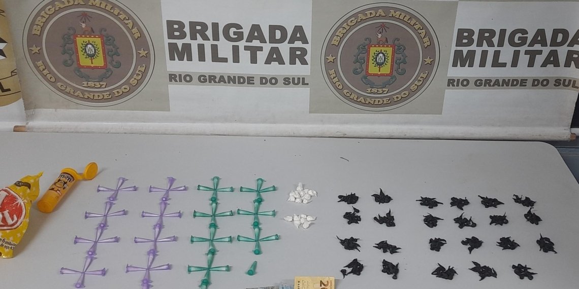 Brigada Militar prende dois homens e apreende drogas durante ação no bairro Rio Branco