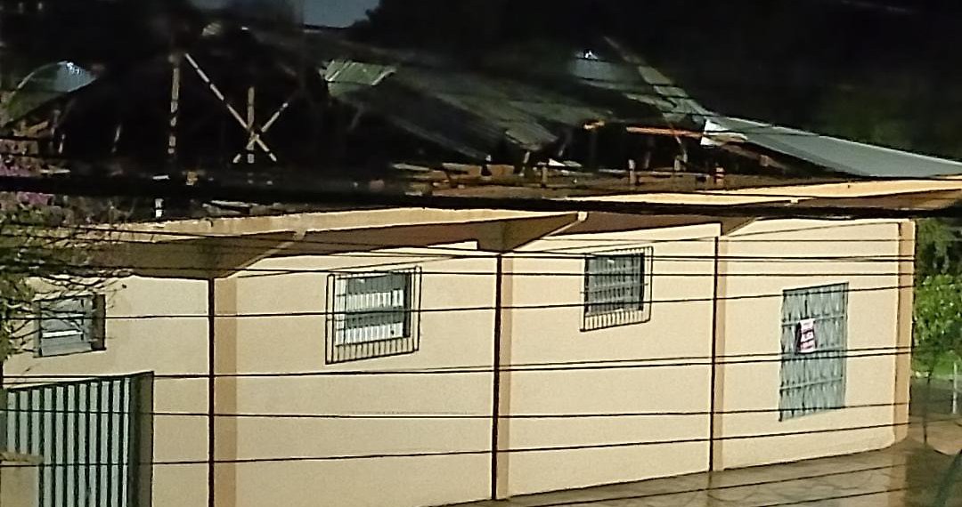 Temporal atinge cerca de 100 imóveis e mobiliza equipes de emergência em Campo Bom
