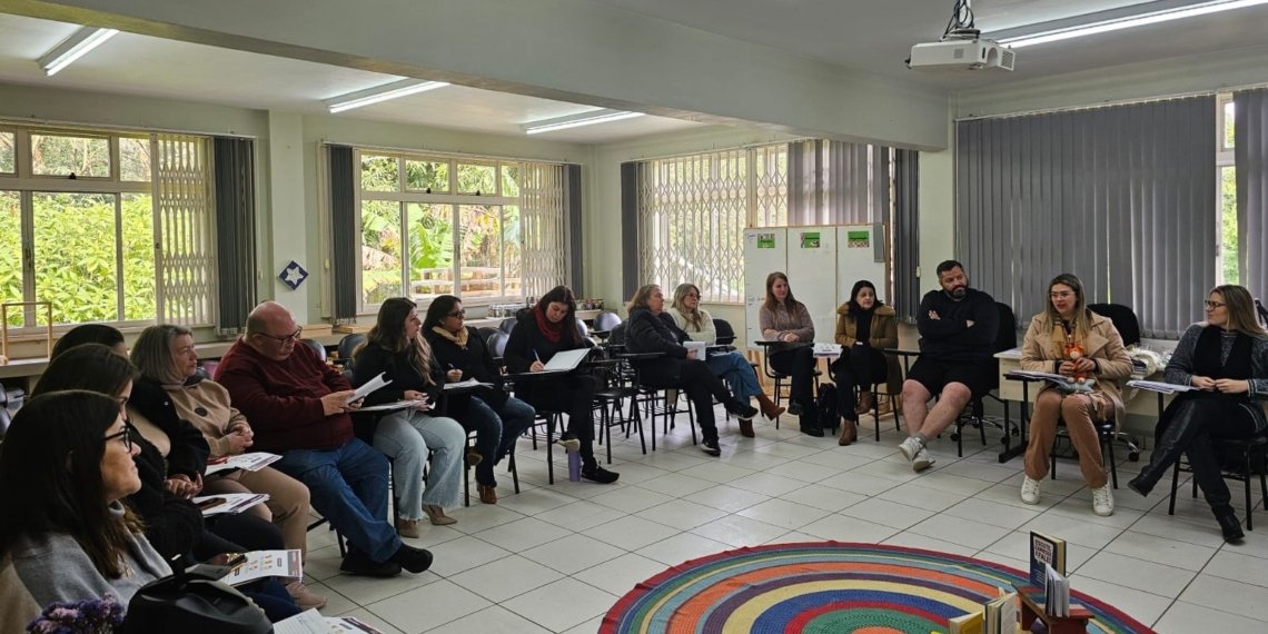 Comunicação Não Violenta é tema de formação para conselheiros tutelares