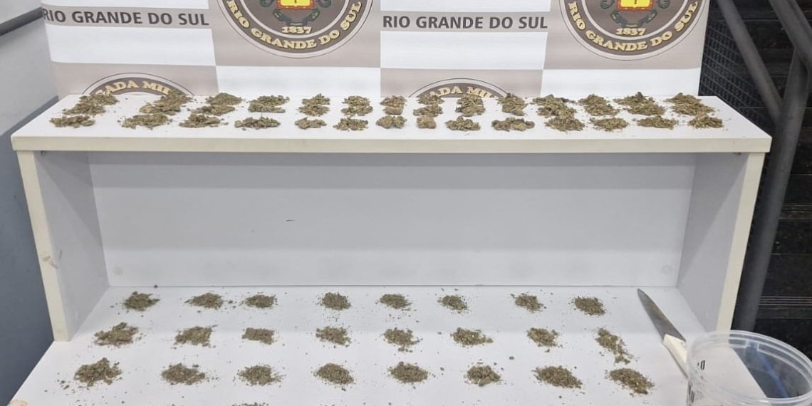Casal é preso por tráfico de drogas no bairro Dona Augusta em Campo Bom