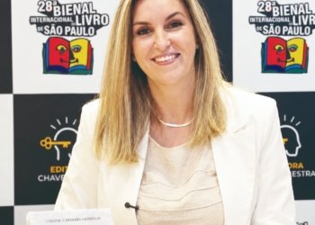 Da Bienal para Campo Bom: psicóloga lança livro sobre as “peças invisíveis” que influenciam nossas escolhas