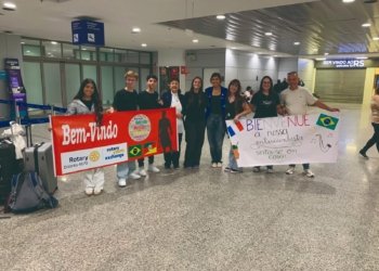 Entre dois países: Zoé deixa a França para viver um ano de novas experiências em Campo Bom