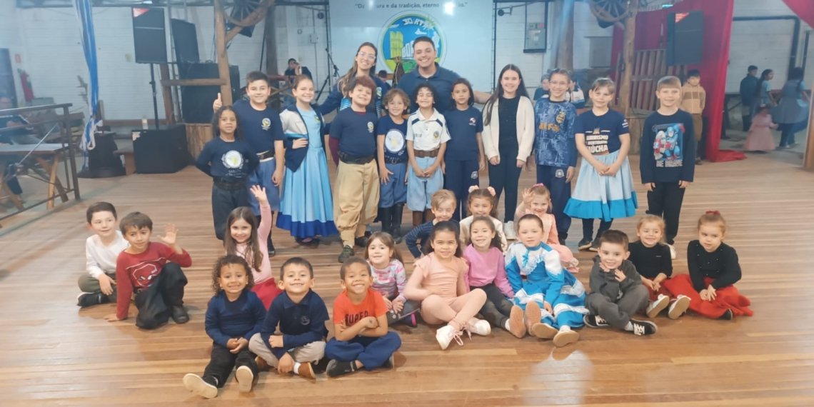 CTG M’Bororé oferece aulas gratuitas de dança gaúcha para crianças
