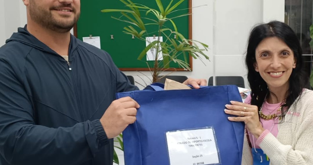Primeira urna de Campo Bom chega ao cartório eleitoral